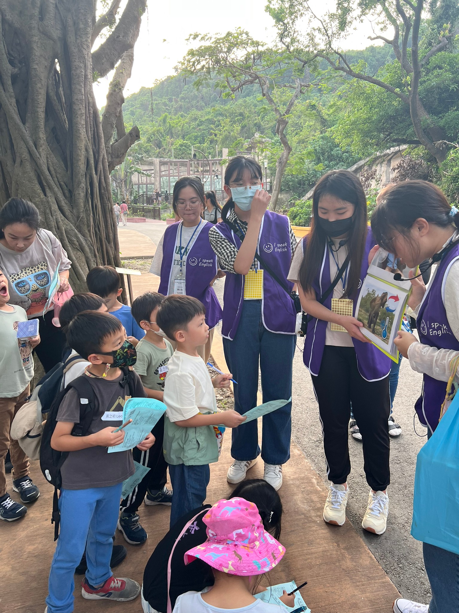 0453AAB1-51C6-4B64-8483-43032CCA2F54